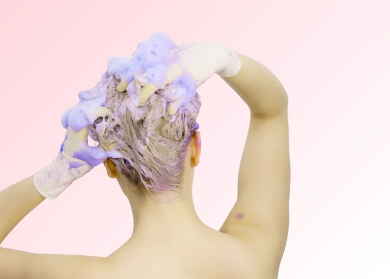 Using purple shampoo on hair