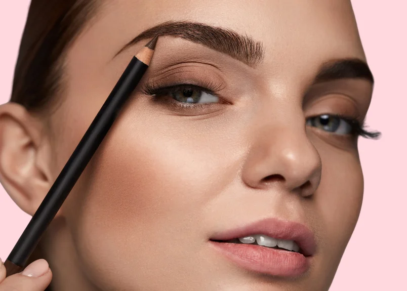 Woman contouring her eyebrow