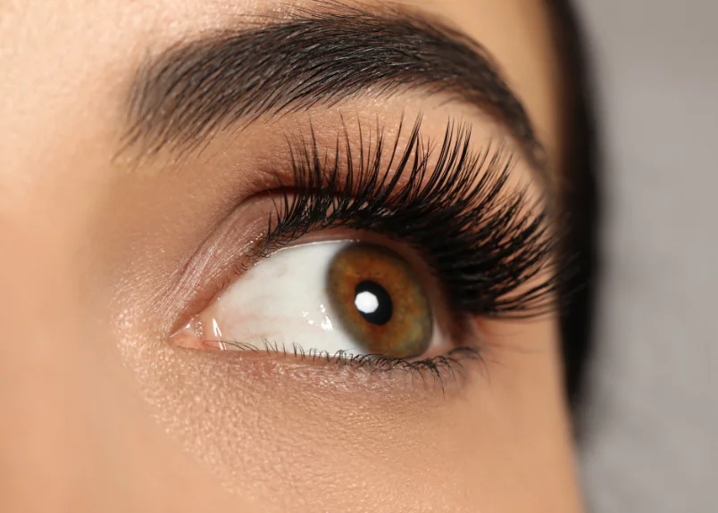 Woman with volumnious bold dramatic eyelashes